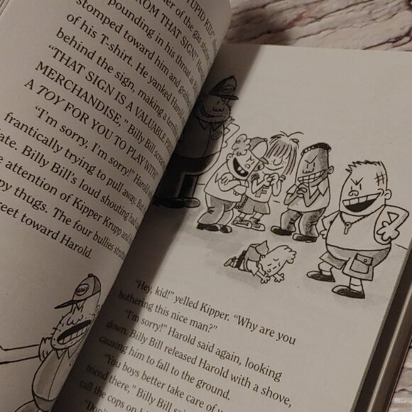 3/$13 Captain Underpants and the Terrifying Return if the Tippy Tinkletrousers - Picture 2 of 4